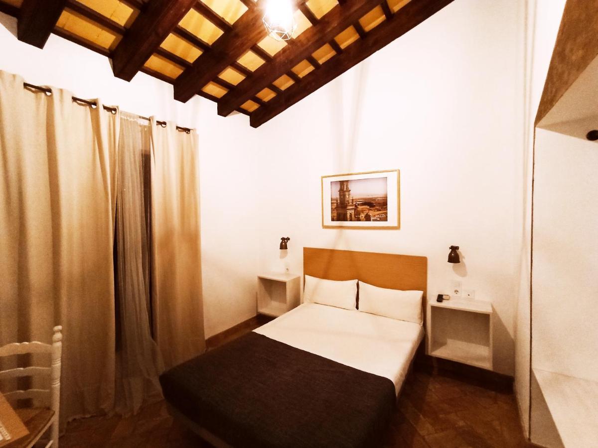 Frenteabastos Suites Cafe Hostal & Apartments Carmona  Eksteriør bilde