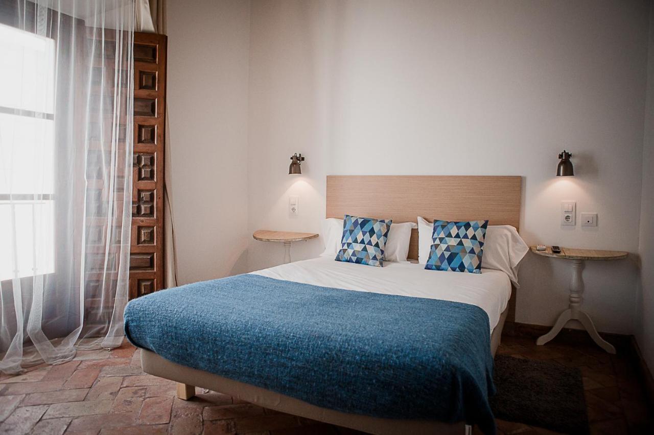 Frenteabastos Suites Cafe Hostal & Apartments Carmona  Eksteriør bilde