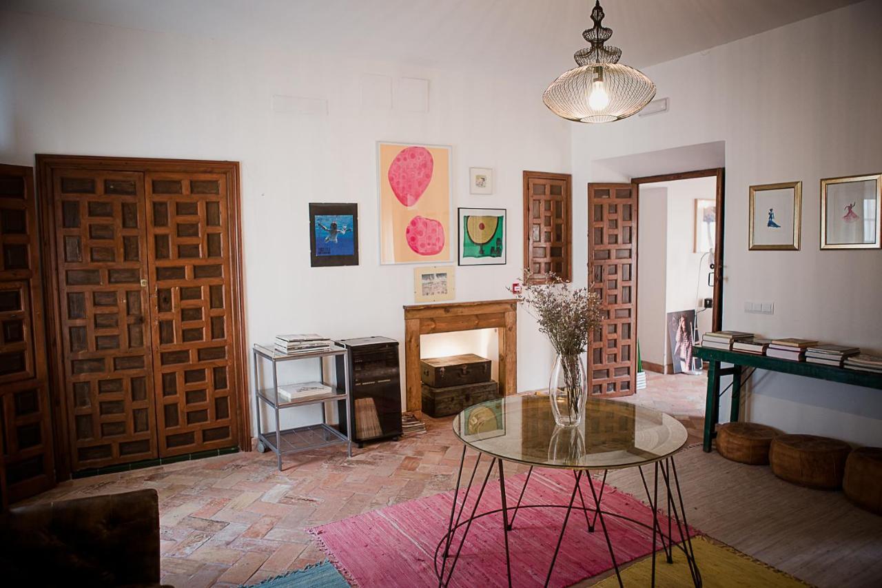 Frenteabastos Suites Cafe Hostal & Apartments Carmona  Eksteriør bilde