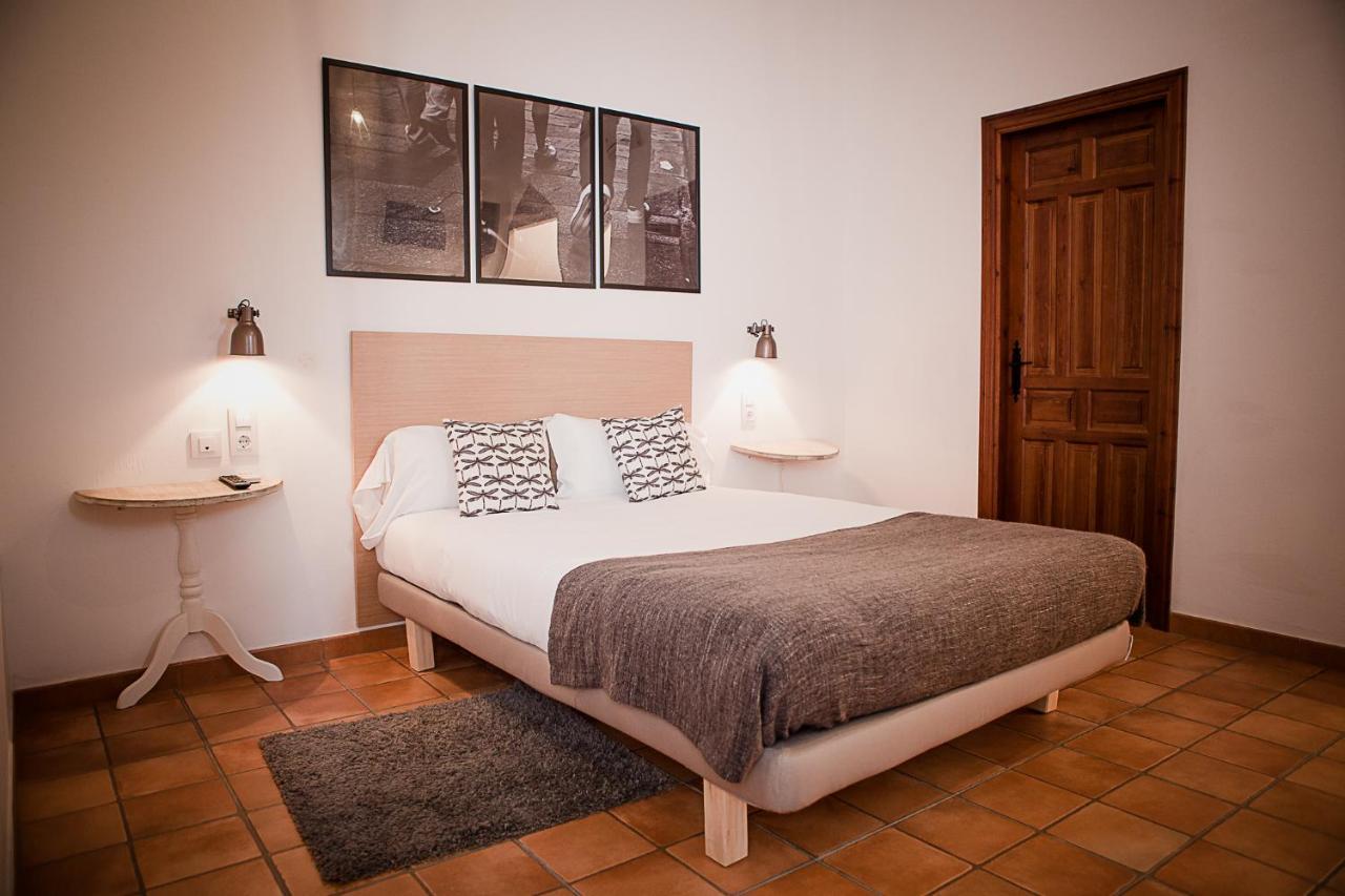 Frenteabastos Suites Cafe Hostal & Apartments Carmona  Eksteriør bilde